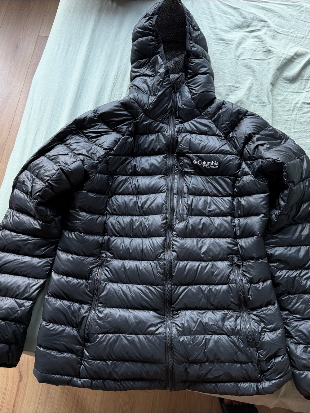 Never worn - Columbia hooded jacket 700 fill goose down women’s